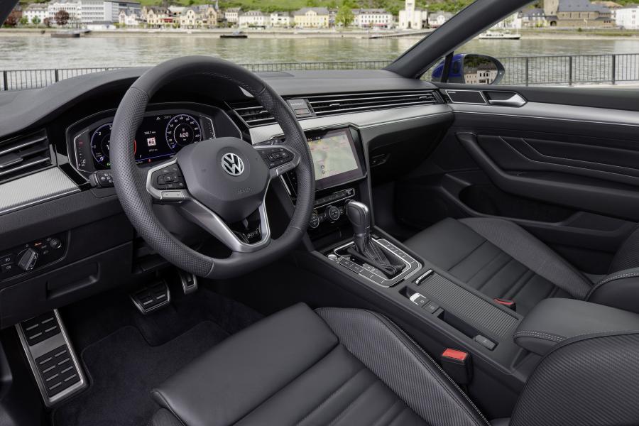 Интерьер Volkswagen Passat R-Line Variant (B8) 2019 года  (WW) (фото 39 из 49)